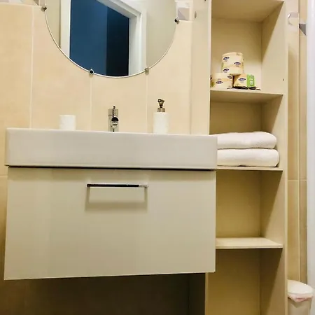 Atelier 招待所 *